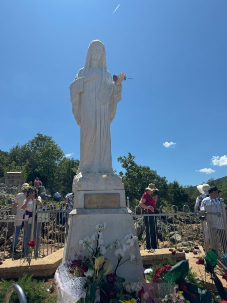 Con la Virgen de la Paz